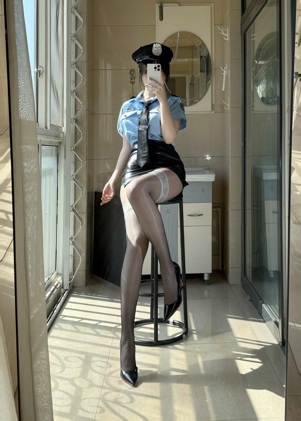 不可爱羚 - 高价定制 女警制服 [48P,8V-1.04GB] tg@simisebaisi 【丝足阁】027.webp